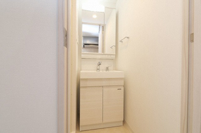 【洗面所】 | S-RESIDENCE都島Lux | 明るい洗面所です