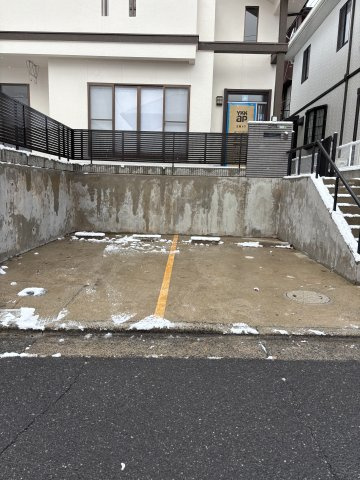 広島市佐伯区河内南1丁目　中古一戸建ての駐車場