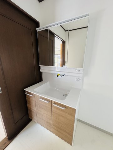 広島市佐伯区河内南1丁目　中古一戸建ての独立洗面台