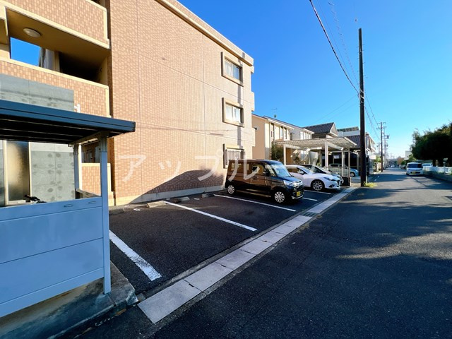 ソレイユ ルヴァンの駐車場