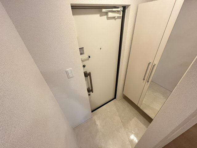【玄関】 | ベルフローラ | 明るい玄関です