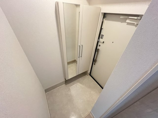 【玄関】 | ベルフローラ | 明るい玄関です