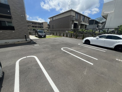 【駐車場】 | ベルフローラ | 車をお持ちの方に嬉しい駐車場付きの物件です