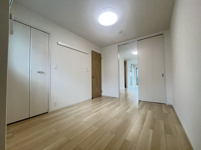 【寝室】 | ベルフローラ | きれいな洋室です