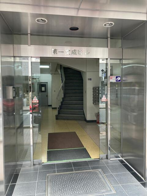 第一文成ビルのエントランス|ゆとりのあるエントランスです