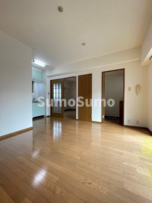 フリューゲル高砂の居間・リビング