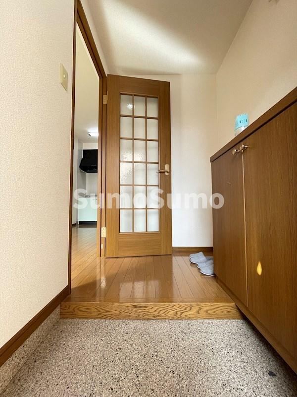 フリューゲル高砂の玄関