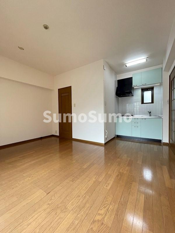 フリューゲル高砂の居間・リビング