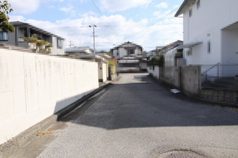 瀬戸東町1丁目　売土地　建築条件なしの前面道路含む現地写真