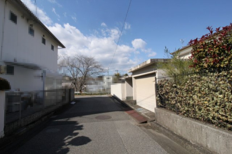 瀬戸東町1丁目　売土地　建築条件なしの前面道路含む現地写真