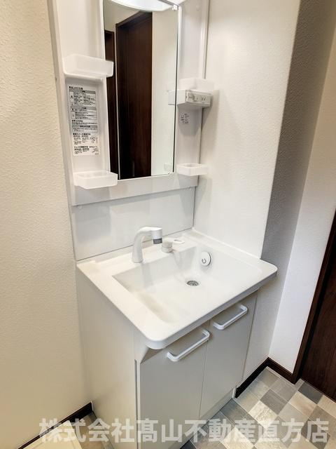 直方市大字頓野のアパートの洗面所