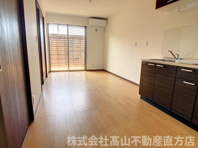 直方市大字頓野のアパートの居間・リビング