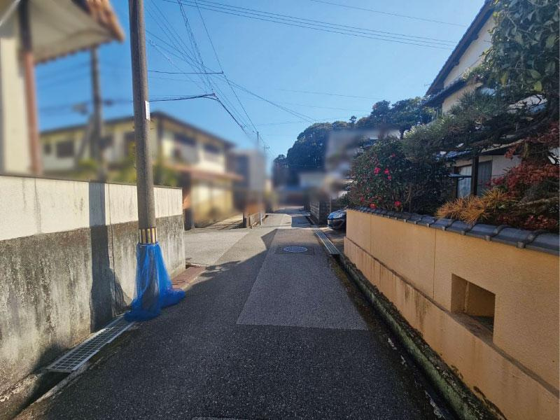 横浜西町　中古戸建の前面道路含む現地写真