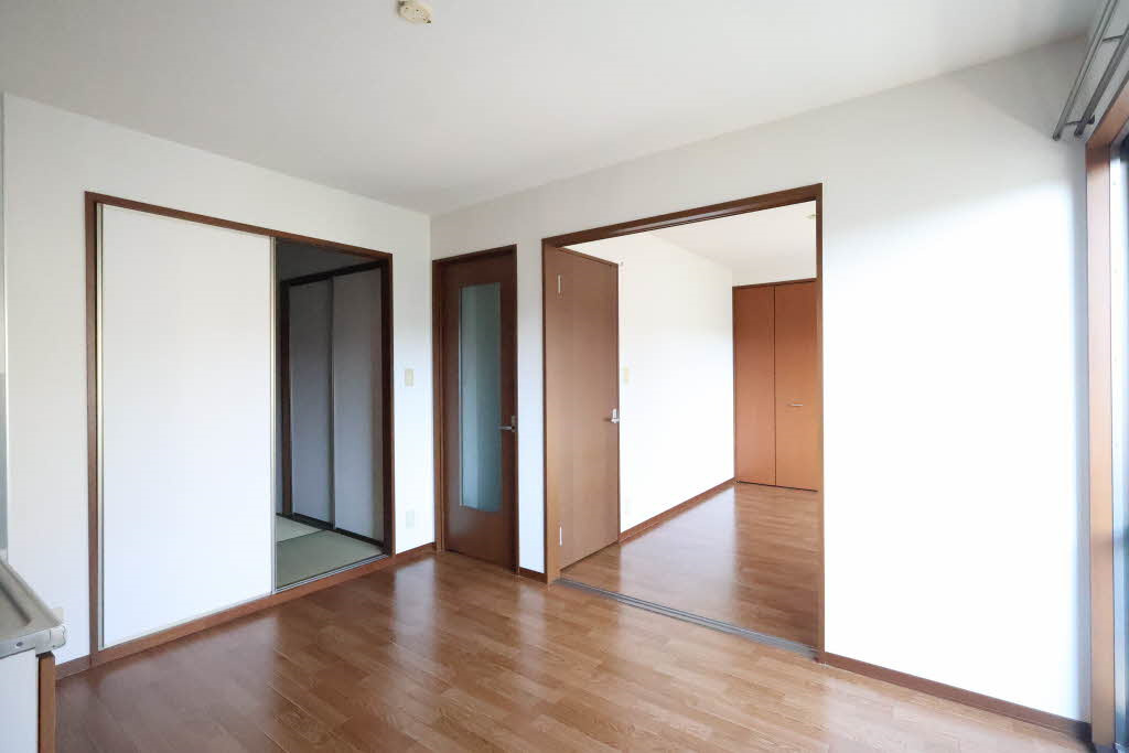 シャルム政畝の居間・リビング