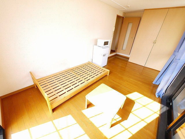 レオパレスドリーム浪漫の寝室|開放的な寝室です