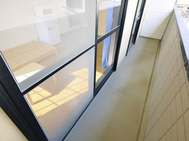 レオパレスドリーム浪漫のバルコニー|外からの目が気にならないバルコニーで洗濯物が干せます