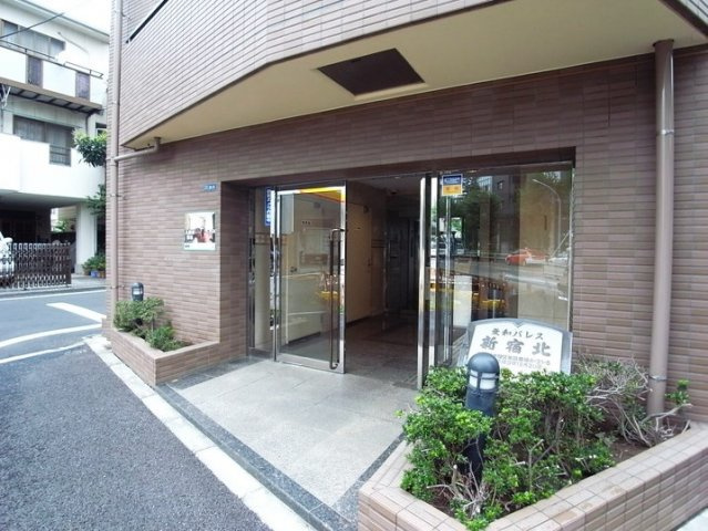 新宿区高田馬場４丁目の賃貸マンションのその他共用部分|出入り口♪