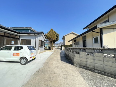 【前面道路含む現地写真】 | 小路口本町 3LDK 平屋