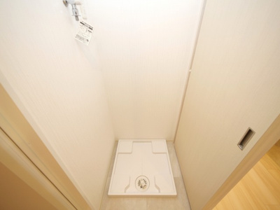 【設備】 | プレジオ三国ASIAN | 洗濯機置き場です