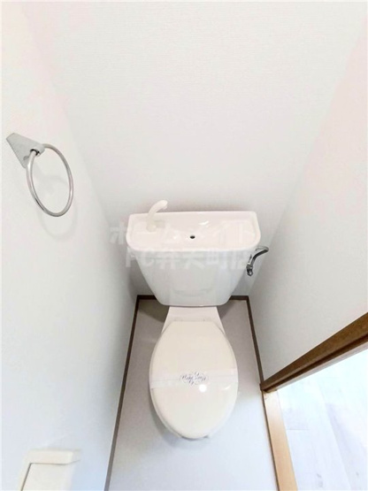 【トイレ】 | アドラブール西大阪 | 落ち着いた色調のトイレです
