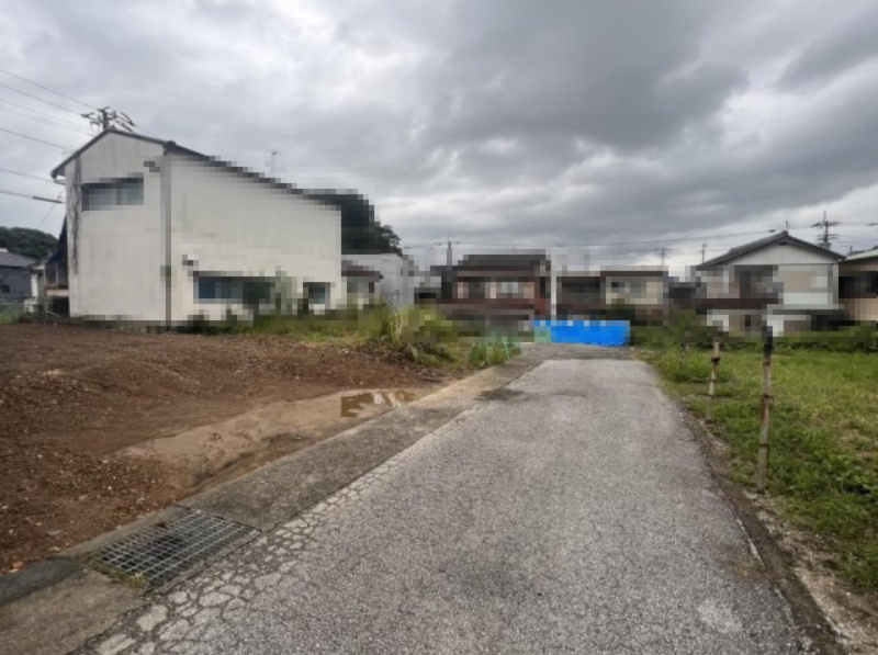 瀬戸２丁目　建築条件なし　売土地の前面道路含む現地写真