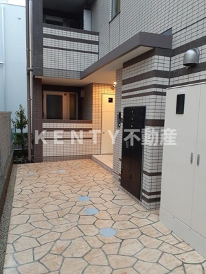 【エントランス】 | サンフラット | 清潔なエントランスです