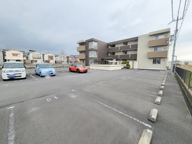 リノムアの駐車場