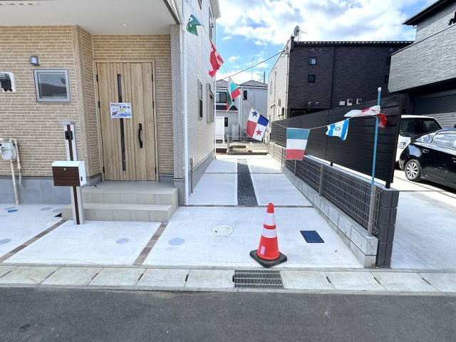 松戸市五香西３丁目新築戸建【松飛台小学校：5分】の駐車場|6号棟駐車スペース・縦列2台駐車可