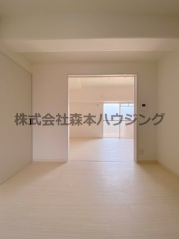 【居間・リビング】 | 　ロイヤルハイツ三喜 | ゆったり過ごせる居間です
