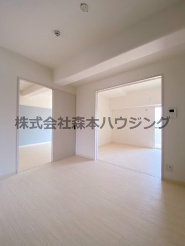 【居間・リビング】 | 　ロイヤルハイツ三喜 | 使いやすい居間です
