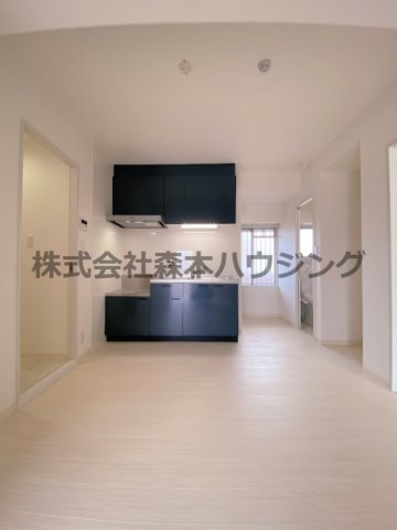 【居間・リビング】 | 　ロイヤルハイツ三喜 | きれいな居間です
