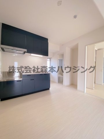 【居間・リビング】 | 　ロイヤルハイツ三喜 | こちらの居間で趣味の時間をお楽しみください