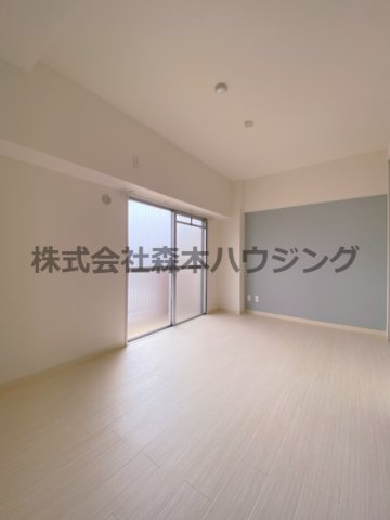 【洋室】 | 　ロイヤルハイツ三喜 | ゆったりした洋室です