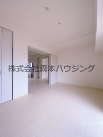 【洋室】 | 　ロイヤルハイツ三喜 | 明るい洋室です