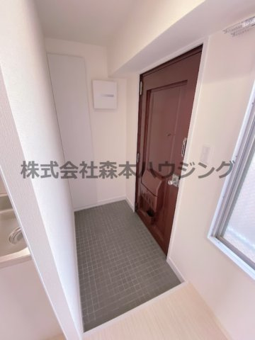 【玄関】 | 　ロイヤルハイツ三喜 | ゆったりとした玄関です