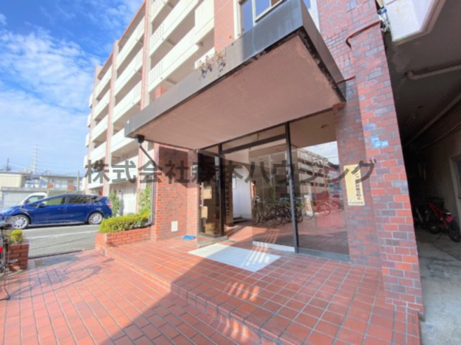 【エントランス】 | 　ロイヤルハイツ三喜 | 毎日通るエントランスはこのようになっています