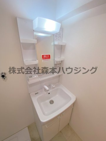 【独立洗面台】 | 　ロイヤルハイツ三喜 | 独立洗面化粧台付き