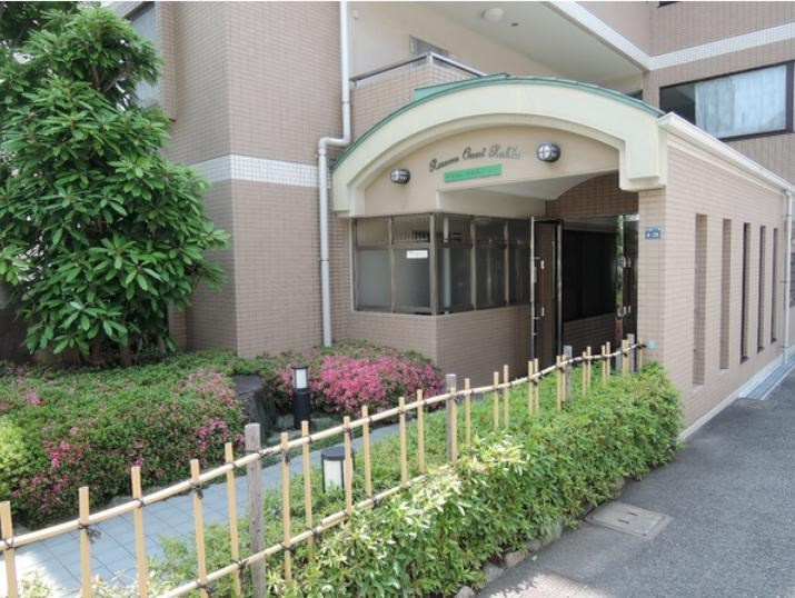 神戸市灘区大内通３丁目の賃貸マンションのエントランス