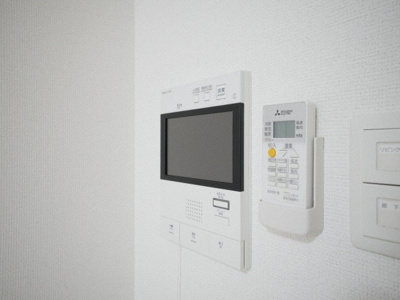 【セキュリティ】 | セレニテ梅田ルフレ | モニター付きインターホンです