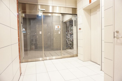 【エントランス】 | セレニテ梅田ルフレ | ゆとりのあるエントランスです