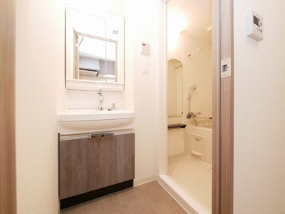 【洗面所】 | BPRレジデンス天満橋 | 脱衣スペースもあります