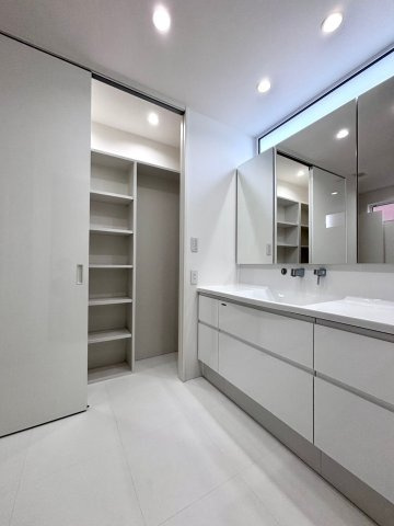 山の手6条6丁目の洗面所|家事や入浴後のケアもはかどる広々とした洗面室！