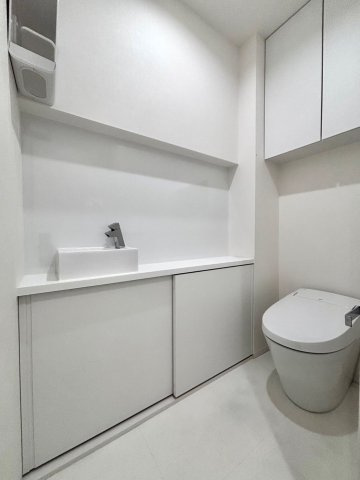 山の手6条6丁目のトイレ|必須の温水洗浄付き便座◎手洗い器付きです！