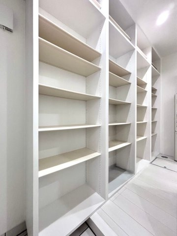 山の手6条6丁目の収納|シューズインクローゼット完備！