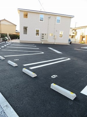 シャルル　ウィンドウの駐車場|駐車場