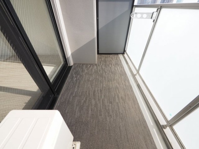 【バルコニー】 | S-RESIDENCE大阪同心 | 暖かな日差しのふりそそぐバルコニー