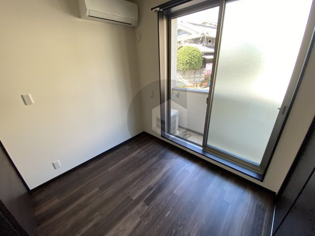 ラージヒル長瀬EASTの洋室