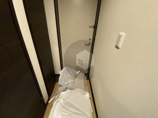 ラージヒル長瀬EASTの玄関