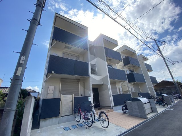ラージヒル長瀬EASTの外観