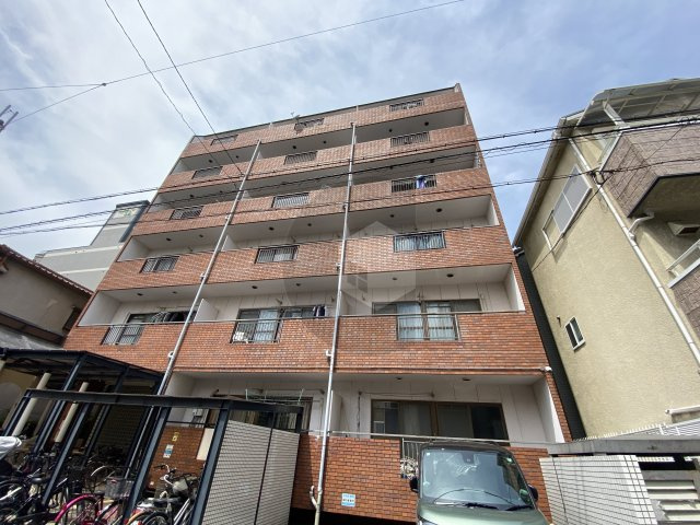 クオリティ小阪の外観